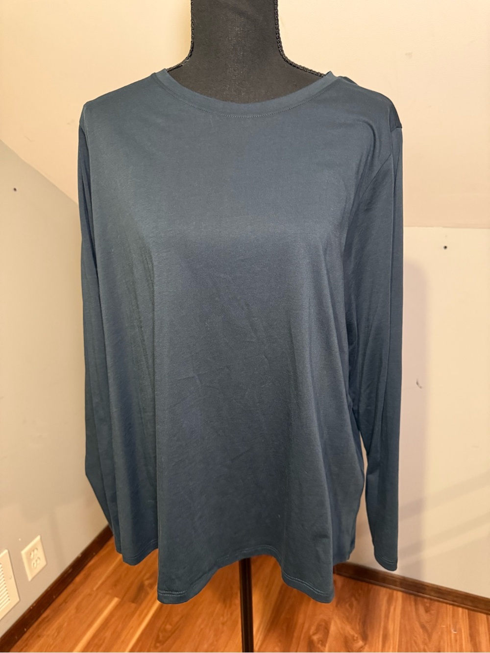 Eileen Fisher 100% organic cotton basic long sleeve t-shirt